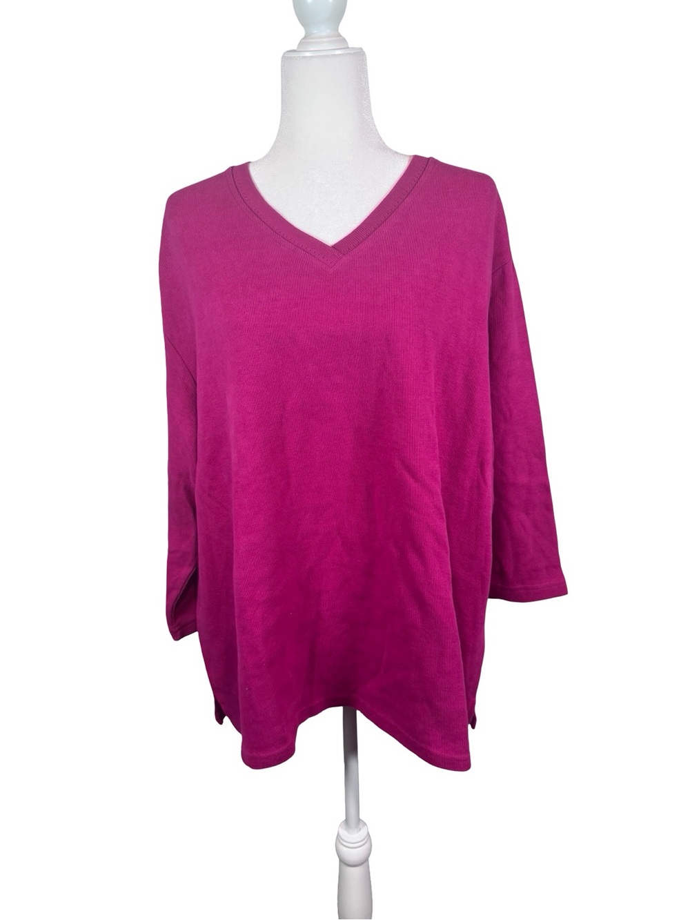 Relaxed V-Neck Pullover Sweatshirt in Magenta